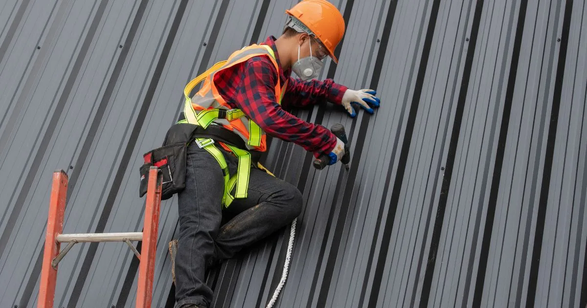 How to Deal with Roofing Contractors: A Homeowner’s Guide